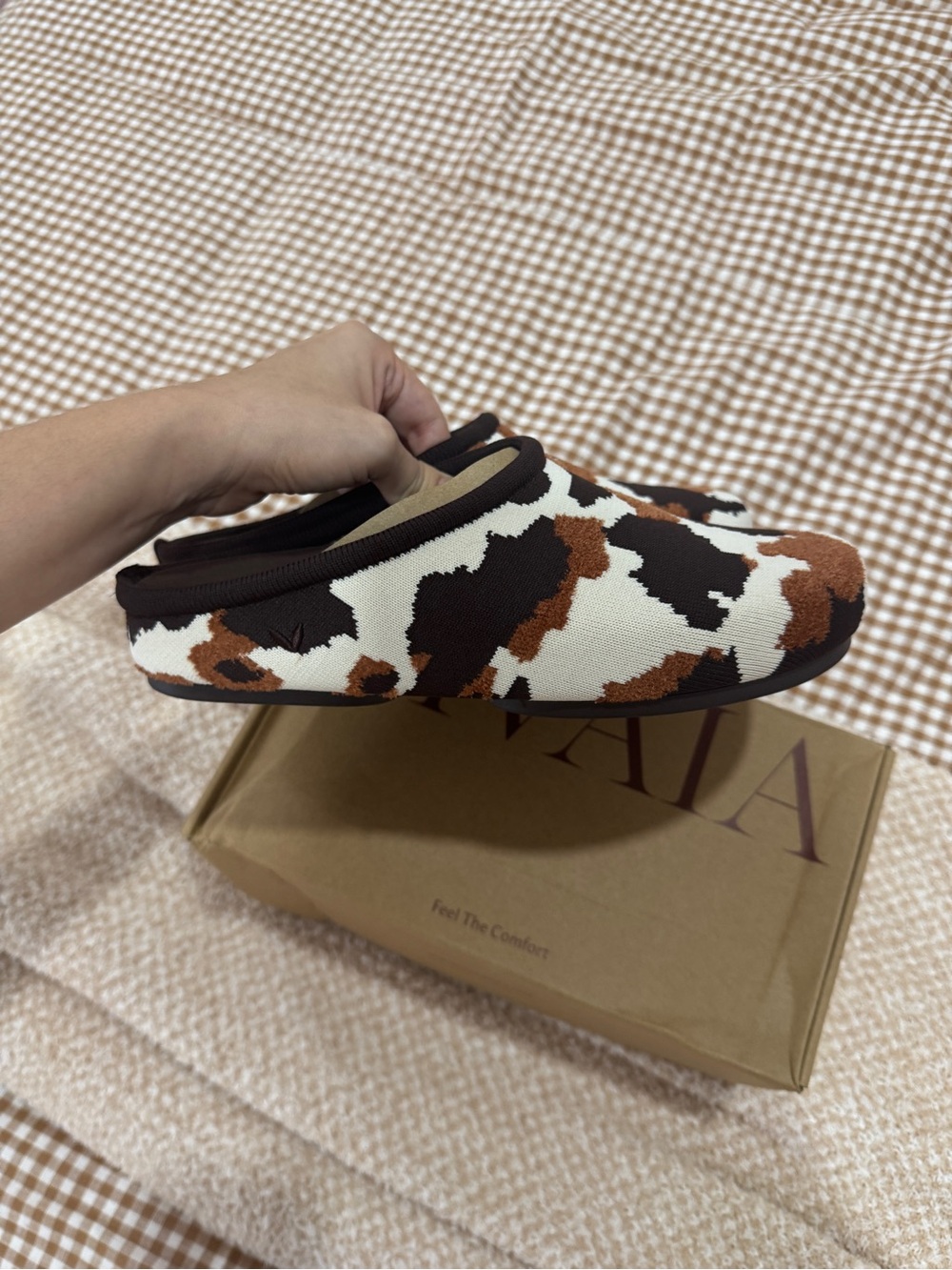 Cozy Slip-On Clogs in Brown & Cream Pattern - Picture 2 of 4